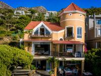 'Cardamom House', Enchanting Vacation Home 2 min from the Beach, Sleeps 5 - Bed and Breakfast Gordon’s Bay