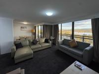 Lakefront Panorama – Classic - Bed and Breakfast Canberra
