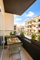 The Black Falcon – Vacation Rental - Bed and Breakfast Marsaskala