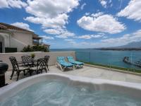 'Bikini Views' Private One Bedroom Suite for 2 with Sunny Veranda - B&B Gordon’s Bay