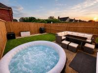New Forest and Beach Gateway with Garden - Hot Tub and Parking - Three Bedrooms - Sleeps 7 - Chambres d'hôtes Hinton