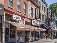 St-Laurent Boulevard - Private Floor, 2 Apartments - B&B Montréal