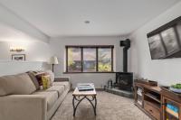Pet Friendly Studio in Prime Village Location! - B&B Mammoth Lakes