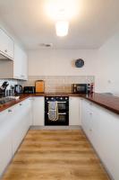 Stylish Paisley Home near Glasgow Airport, Gilmour Street Station and Town Centre - Ideal for Contractors - Bed and Breakfast Paisley