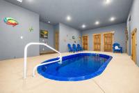 Poolside Paradise - Luxe 4BR Chalet with Indoor Pool, Theater and Game Room - B&B Gatlinburg