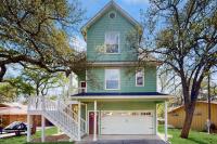 Waterfront Home with Game Room, Decks, Pool, Smart TVs, Kayaks, & Gas Grill - B&B Kingsland