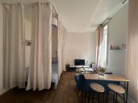 Le Belfort 1 Studio lumineux quartier historique les halles - B&B Narbonne
