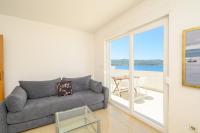 Penthouse-Apartment mit Balkon und Meerblick