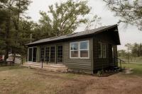 Vintage 70s Lake Cottage—30 Min to Chain O'Lakes - B&B Iola
