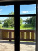 Apartment mit 1 Schlafzimmer, Balkon und Aussicht auf das Wasser