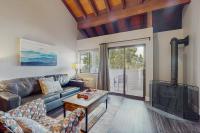 Beautifully Updated Studio Condo with Private Beach Pier Pool Spa - B&B South Lake Tahoe