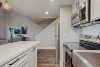 Beautifully Updated Studio Condo with Private Beach Pier Pool Spa - B&B South Lake Tahoe