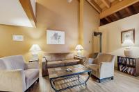 Third-floor condo with loft hot tub heated outdoor pool WiFi & fireplace - B&B South Lake Tahoe