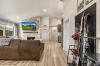 VICTOR POWWOW: Grand Targhee Teton Mtns Skiing Trails Snowmobiling Condo - Bed and Breakfast Victor