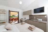 Studio apartments Gabriella and Antonella - B&B Sukošan