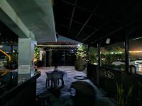 Buddy's Skybar & Suite - B&B Guinsorongan