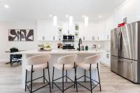 Luxury Inner City Home Near DT & Stampede With Air conditioner I Fast Wifi I Free Parking I King Bed - B&B Calgary