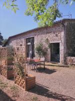 Gîte Les Cardoux - B&B Montguyard