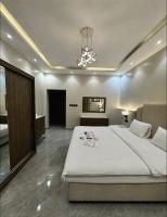 M8-211 Home - 2 Bedrooms, Living Room, and Kitchen - Bed and Breakfast Medina