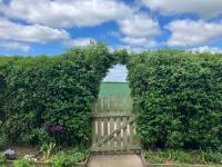 Farm stay at Spacey Field Bungalow Annexe - Bed and Breakfast Thirtleby