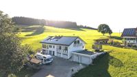 Blütenlodge Allgäu - FeWo Falken - Bed and Breakfast Stiefenhofen