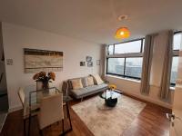 Apartment Sleeps 6 with Air Conditioning - B&B Manchester