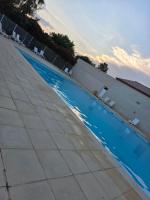 Jolie maison vacances avec piscine partagé - Bed and Breakfast Gallargues-le-Montueux