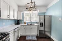 M Street Double Top Floor of a Historic Triplex Sleeps 12 Walk to Beach - B&B Galveston