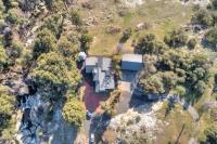 Creekside 9 acre Retreat Near Yosemite Games room - B&B Oakhurst
