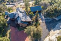 Creekside 9 acre Retreat Near Yosemite Games room - B&B Oakhurst