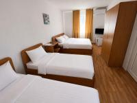 Vierbettzimmer mit eigenem Bad