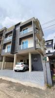 Casa Mira Homes AC Family premium Rooms with Lift access - B&B Kochi