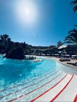 Appartement rénové rare au centre du village CAP ESTEREL chambre séparée -piscines et parking - Bed and Breakfast Saint-Raphaël