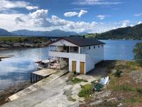 Skjevlingsnes sjøhus - B&B Tingvoll
