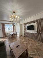 Spacious 2-Bedroom Apartment in the Heart of Yerevan - Chambres d'hôtes Erevan