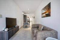 New modern Penthouse in St Paul's Bay by SF Homes - Chambres d'hôtes San Pawl il-Bahar