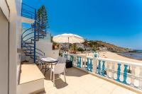 Spacious Beach Villa at Playa Blanca with Direct Beach Access, Garden, AC and Free Private Parking - B&B Tangeri