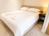 Luxury Stay in Bourne Town Centre | Sleeps 4 - B&B Bourne