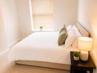 Luxury Stay in Bourne Town Centre | Sleeps 4 - Ferienwohnung Bourne