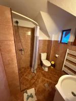Dreibettzimmer mit eigenem Bad
