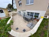 Schöne 2-Zimmer-Souterrainwohnung mit Terrasse - B&B Offenburg