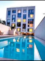 Modern Studio near Karen with Pool WiFi and Parking - Chambres d'hôtes Ongata Rongai