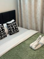 Modern Studio near Karen with Pool WiFi and Parking - Chambres d'hôtes Ongata Rongai