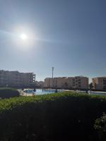 Elegant North Coast Chalet Beach, Pool & Garden - Bed and Breakfast Dawwār al Ḩajj Aḩmad