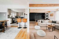 Speakeasy, HotTub, Theater - 15 min to Red Rocks - Unique & Private - B&B Arvada