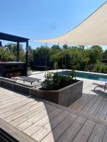 Enplansvilla med pool - B&B Trosa