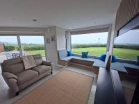 Lighthouse view - Bed and Breakfast Garryvoe