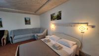 Hollywood - B&B Yaremche