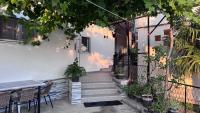Private guest-house Gutic - B&B Sutomore
