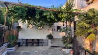 Private guest-house Gutic - B&B Sutomore